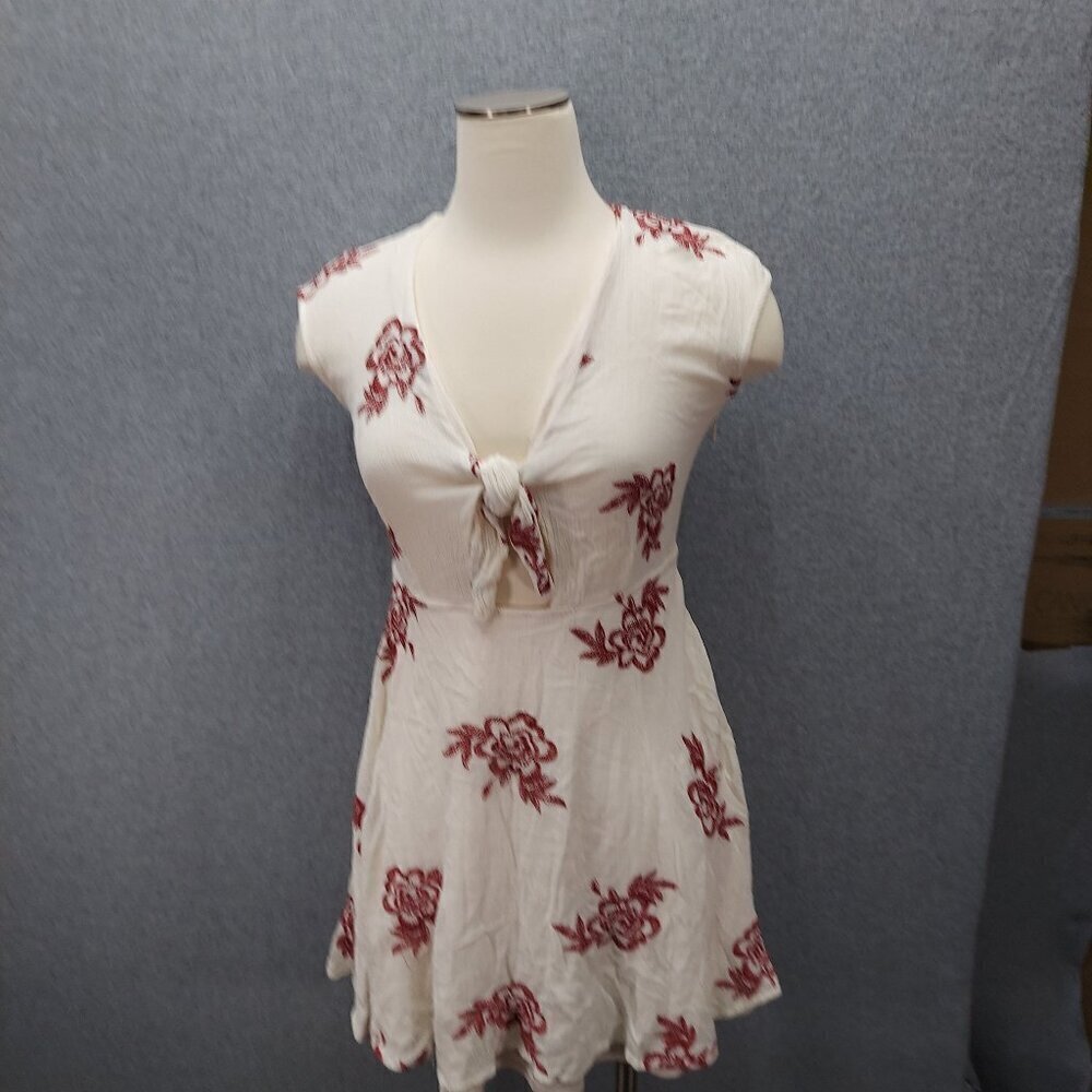 Sadie & Sage White Floral Embroidered  Boho Dress‎ Size Small